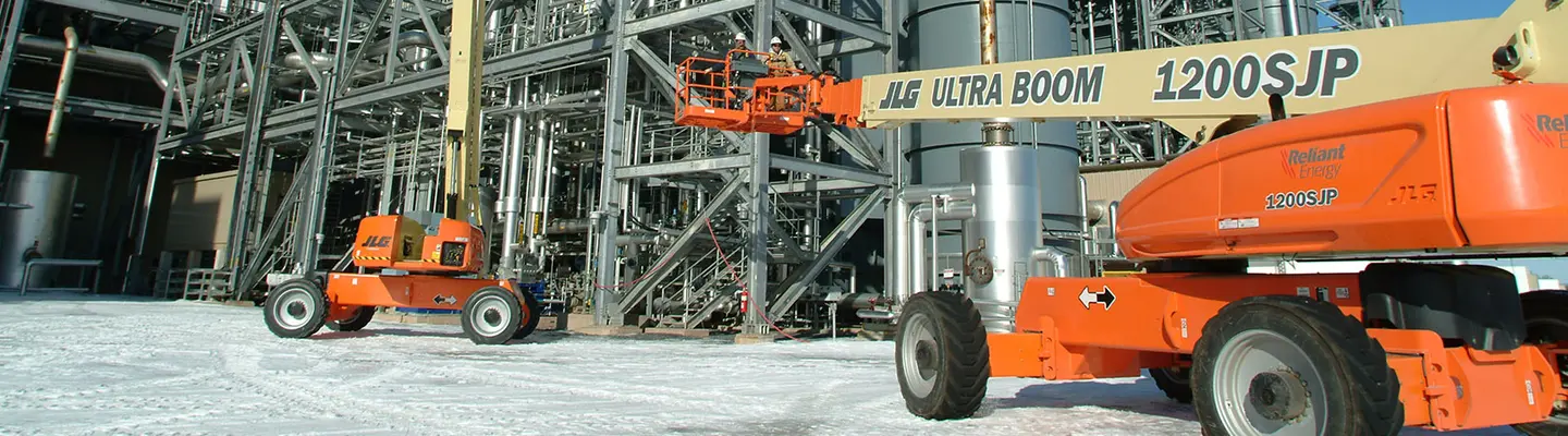 Equipo JLG en un sitio de trabajo