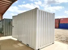 contenedor de embarque blanco