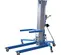 Elevador de materiales manual Genie de 700 – 800 lb y 19 – 20 ft azul y plateado