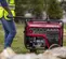 Generador portátil de 6,500 – 6,900 W, a gasolina HONDA rojo y gris