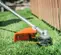 Cortadora de maleza, a gasolina STIHL naranja y plateada