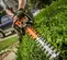 Podador de setos con cuchilla de 30 pulgadas Stihl naranja que se utiliza para cortar setos