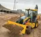 Yellow and black JOHN DEERE 108-116 HP Backhoe Loader, 15-16 ft. de profundidad de excavación, con Extendahoe