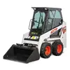 Cargador compacto de 600 – 850 lb BOBCAT blanco, negro y naranja
